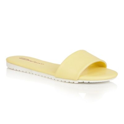 Lemon 'Willa' flat cleated beach sandals